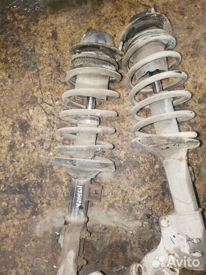 Передние стойки в сборе Daewoo Nubira 2