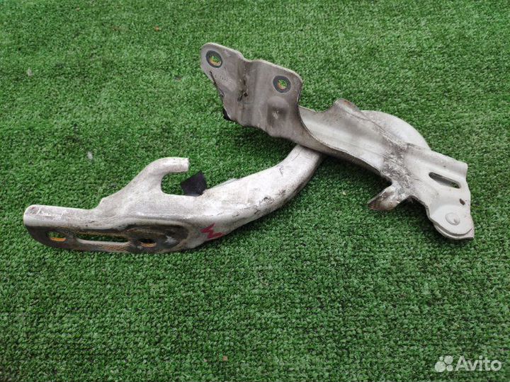 Петля капота правая Suzuki Sx4 GYC21S M16A 2009