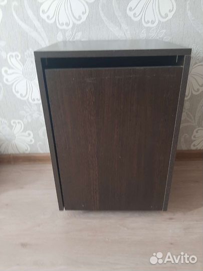 Тумбочка прикроватная