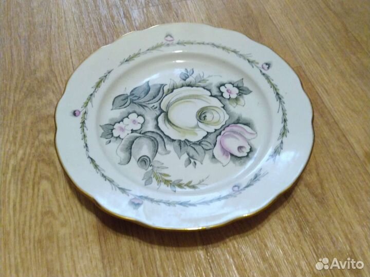 Тарелки, блюдца