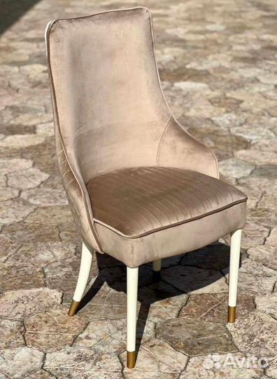 Стол со стульями