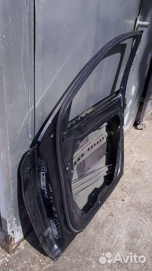 Продам переднюю правую дверь