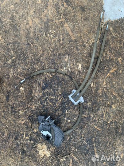 Infiniti g37 coupe замок правый