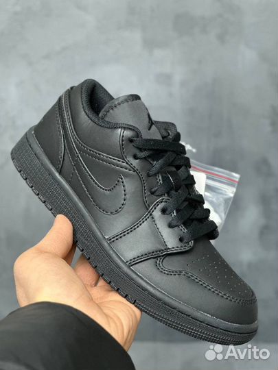 Nike Air Jordan 1 Low Triple Black