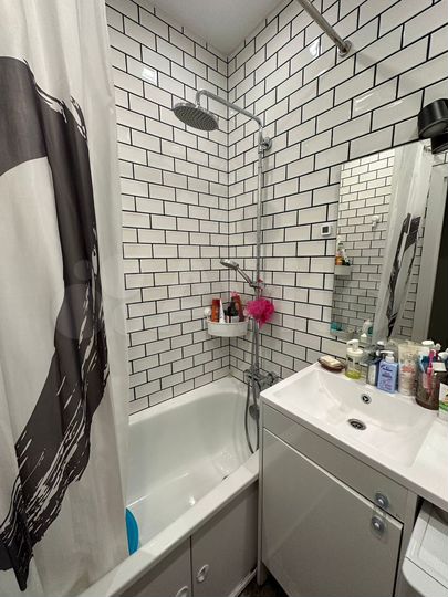 2-к. квартира, 52 м², 1/4 эт.