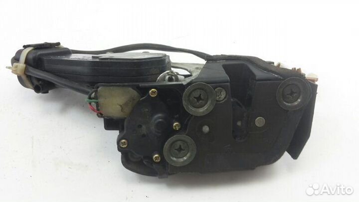 Замок двери передний правый Suzuki Grand Vitara