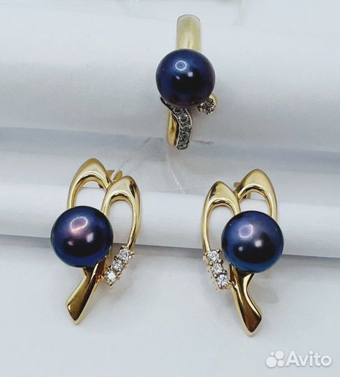 Золотые серьги и золотое кольцо с жемчугом