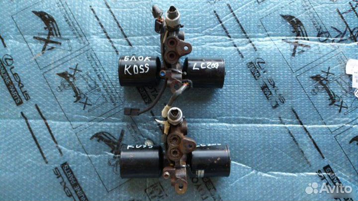 Насос гидроподвески Toyota Land Cruiser 200