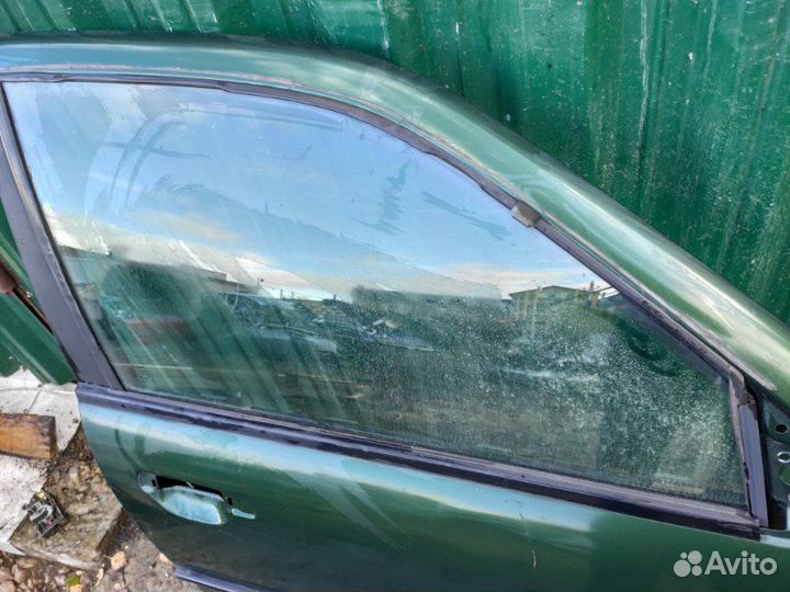 Стекло дверное переднее правое Nissan Primera P11