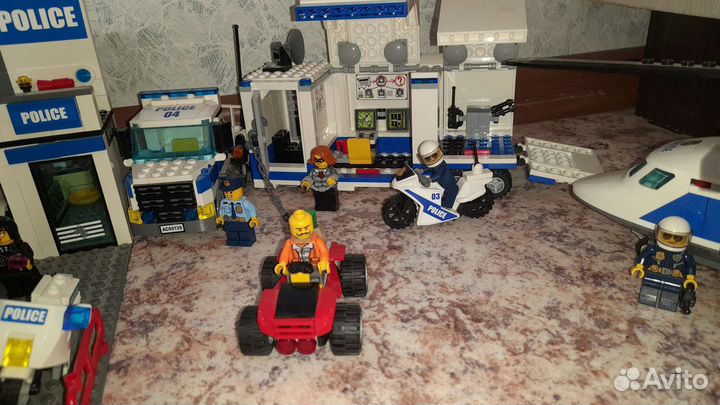 Lego city; lego police. Четыре набора