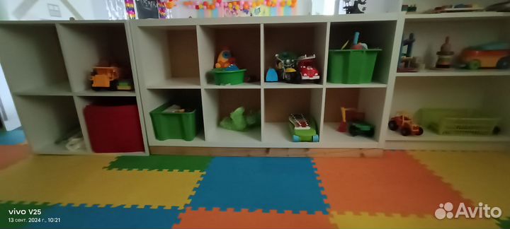 Детские игрушки, машинки, домики, горки, качели