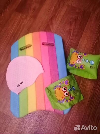 Доска, шапочка для плавания