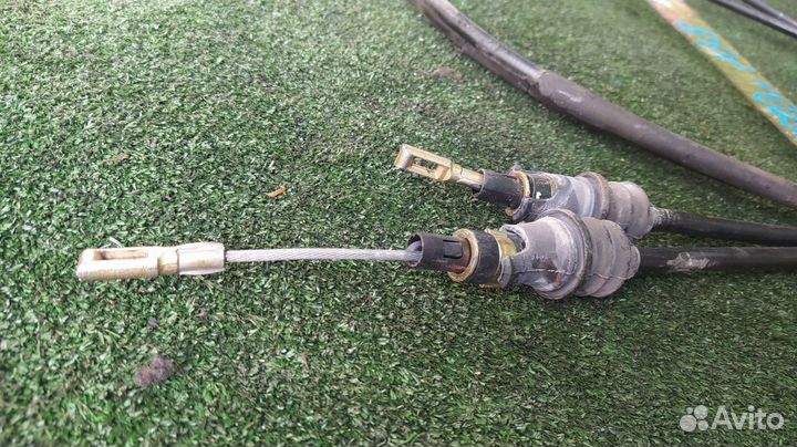 Троса ручника пара Volvo V70R B5254T4 2005