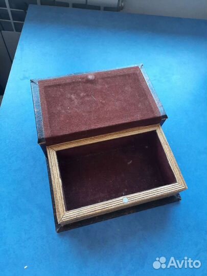 Деревянная шкатулка