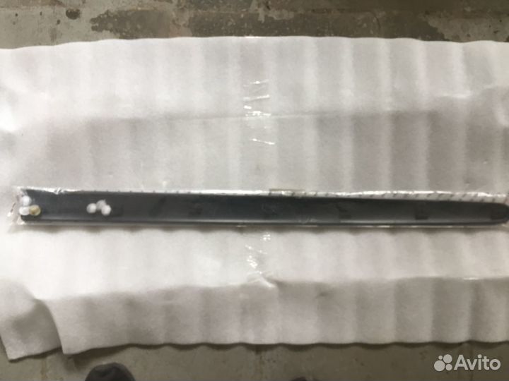 Молдинг передней двери Peugeot 206 BSG70924010