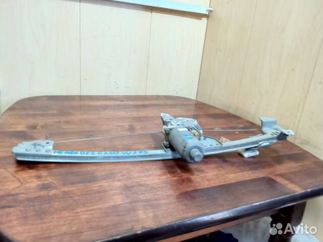 Стеклоподъемник задний левый Mercedes-Benz C-Класс