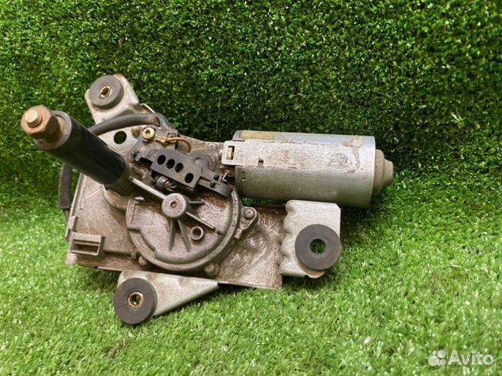 Моторчик стеклоочистителя задний Mitsubishi