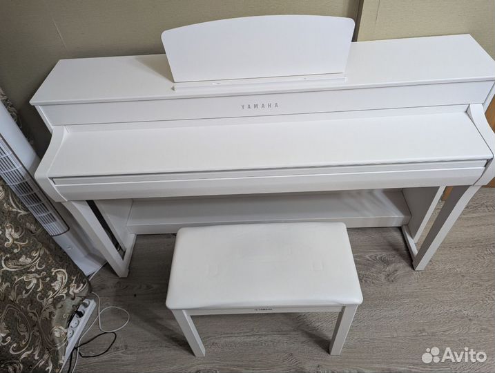 Цифровое пианиноYamaha Clavinova CLP-735 с банкетк