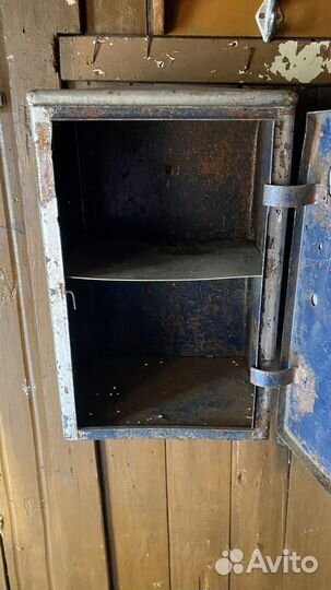 Сейф металлический