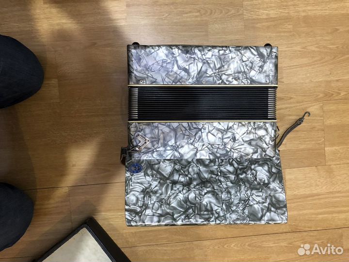 Аккордеон weltmeister 2 4