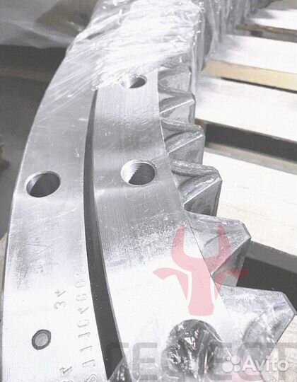 Опорно-поворотный круг ZX240LC-3 9245728