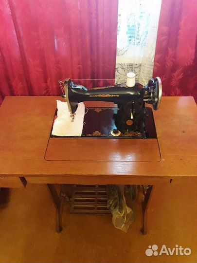 Швейная машина 