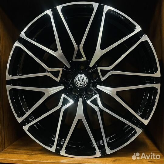 Диски R21 5x112 Volkswagen Touareg new Audi Q7 A8