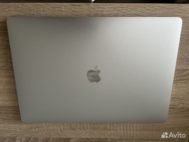 Apple macbook pro 15 2019 i7 16/256gb