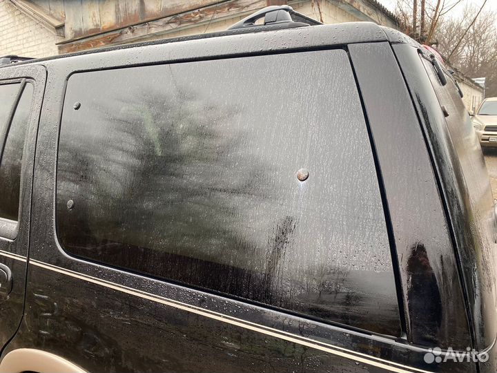 Стекла задних крыльев Ford Expedition 1
