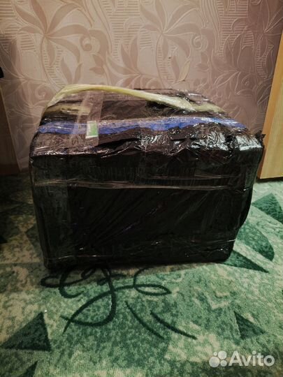 Коробка со старыми вещами