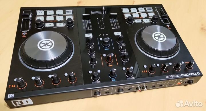 Dj контроллер Traktor Kontrol S2 Mk2