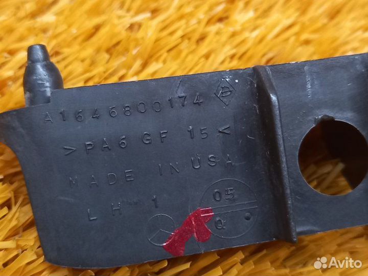 Кронштейн порога передний левый Mercedes-Benz