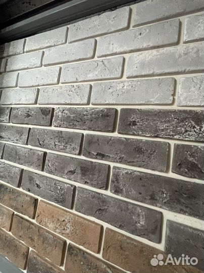 Декоративный кирпич черный, светлосерый, гипсовая