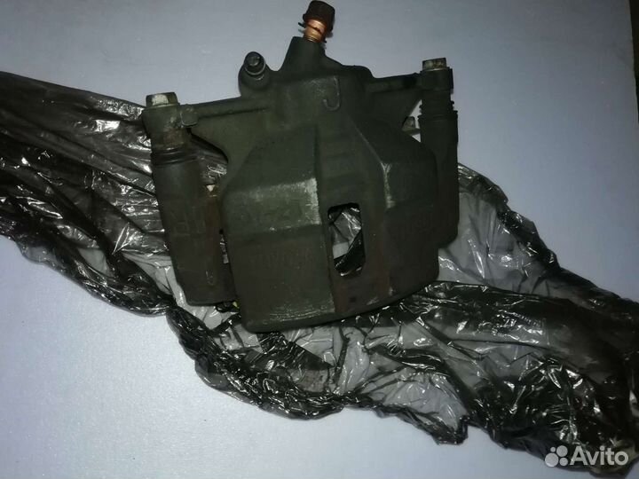 Суппорты передние Camry 20