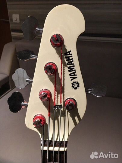 5-струнная бас-гитара Yamaha BB415