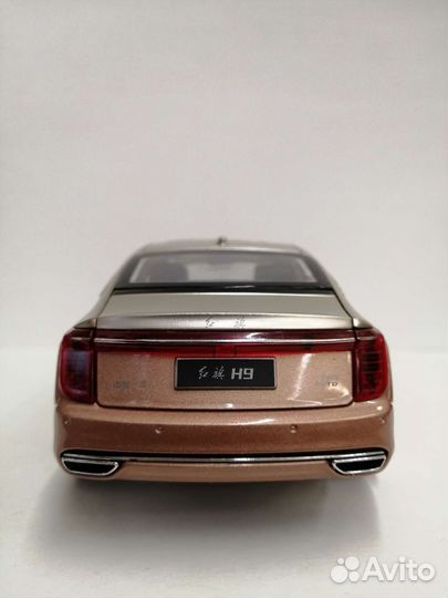 Модель машины hongqi h9 масштаб 1:24