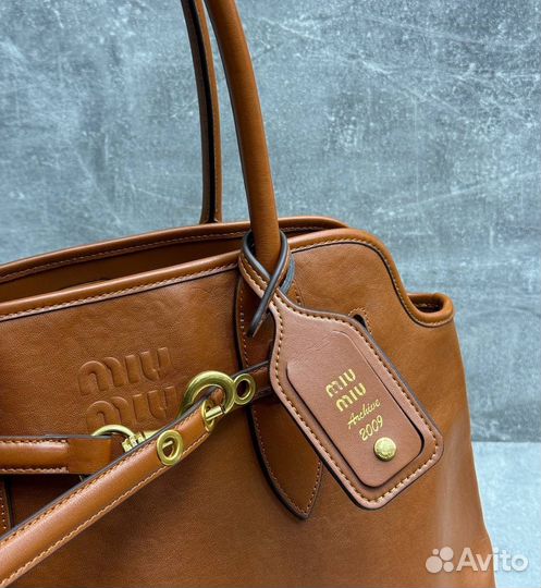 Сумка с ручками кожаная MIU MIU коричневая