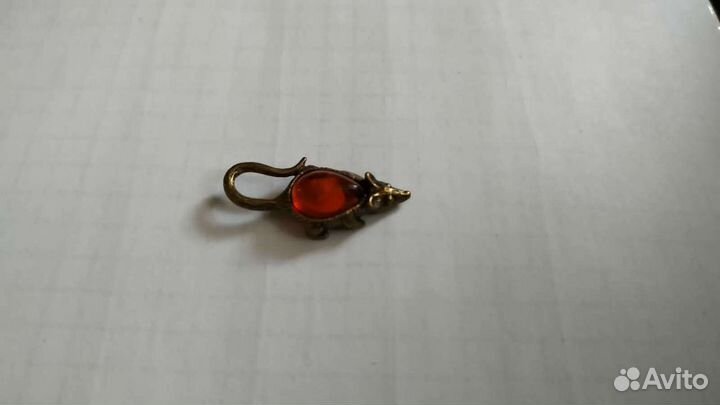 Мышка из янтаря