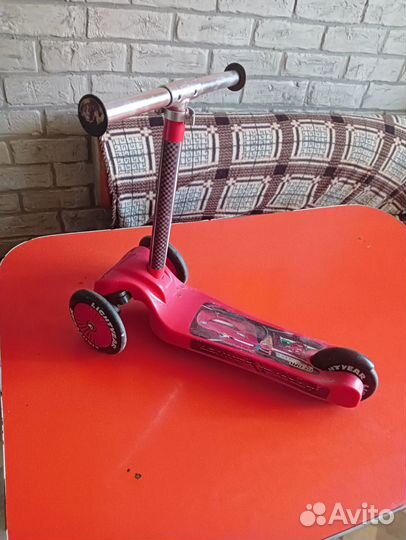 Продам самокат трехколесный