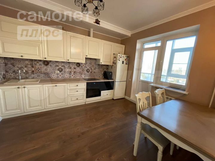 3-к. квартира, 105 м², 5/17 эт.