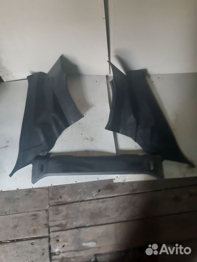 Обшивка задних арок салона mazda familia 1997 год