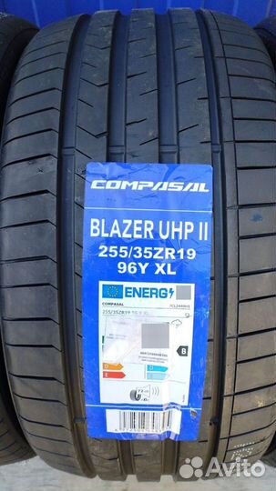 Compasal Blazer UHP II 255/35 R19