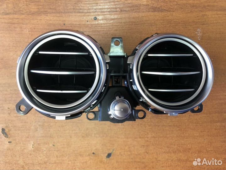 Дефлектор торпедо центральный Mercedes W213