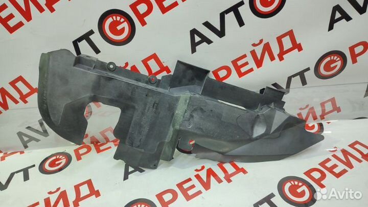 Дефлектор радиатора Audi Q7 4L cjtc 02.05.2012