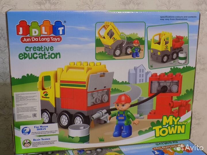 Конструктор аналог lego duplo Бензовоз на заправке