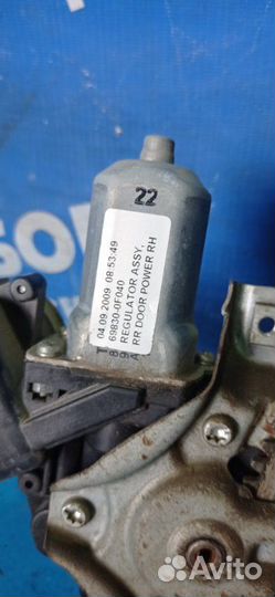 Задний правый стеклоподъемник Toyota Verso минивен