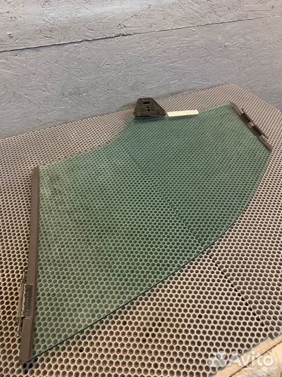 Стекло двери переднее правое Porsche Panamera 970