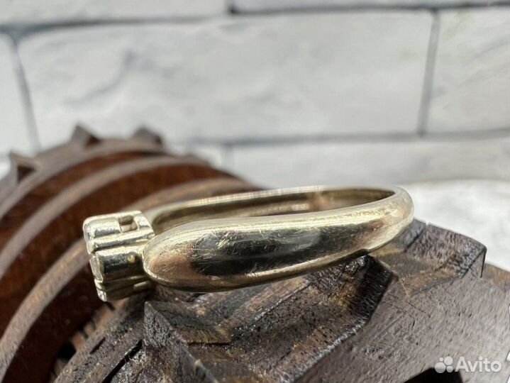 Золотое кольцо 585 пробы массой 2.38 грамма (Р17)