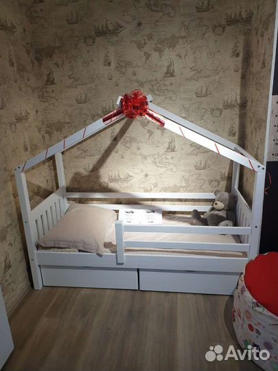 Кровать Соня домик массив сосны