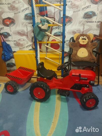 Детский трактор с педалями